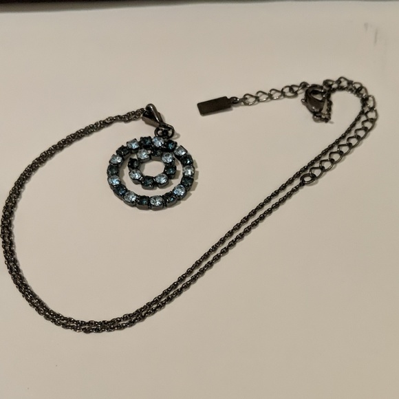 Necklace w/ blue and clear Rhinestones - Picture 5 of 5